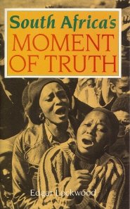 Paperback South Africa's Moment of Truth Book