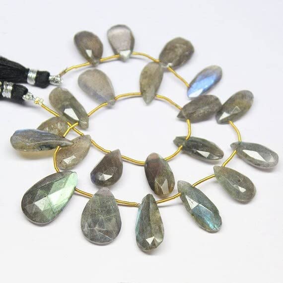 Perles de labradorite facettées authentiques contre les reflets ternes des fausses pierres