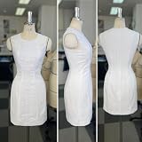 タイトシルエットワンピース: オリジナルの切替でより一層スリムに見える 綺麗なパターンのテキスト