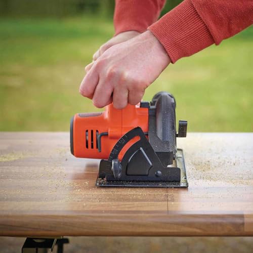 BLACK+DECKER 18V Circular Saw with 1.5Ah Battery and 400mA Charger, BDCCS18C1-GB 4 BLACK+DECKER 18V Circular Saw with 1.5Ah Battery and 400mA Charger, BDCCS18C1-GB - Image 4