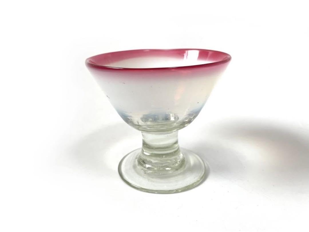 高品質，人気SALE 時代 花柄氷コップ 乳白色に落ち着いた赤色ふち