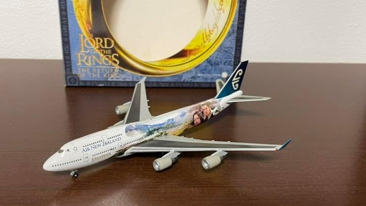 ニュージーランド航空 B 747-400 ロードオブザリングヘルパ 1/500 エア