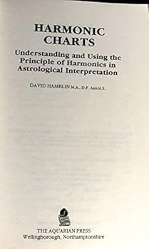 Paperback Harmonic Charts: Understanding and Using the Principle of Harmonics in Astrological Interpretation Book