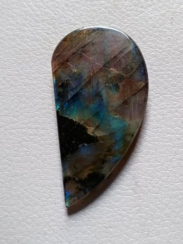 Labradorite violette cabochon contre les designs ternes pour bague et collier