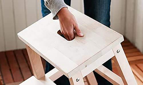Petit tabouret marchepied pliant pour éviter de monter sur une chaise