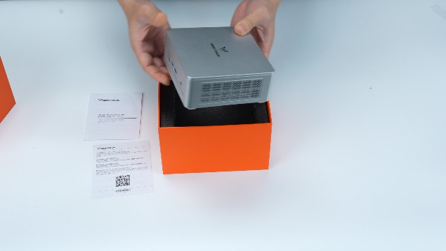 Amazon.com: MINISFORUM UM870 Slim Mini PC AMD Ryzen 7 8745H 8C/16T