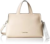 neat video Pure Eleganz strahlen Sie mit dieser edlen Calvin Klein Tasche aus. Egal ob zur Arbeit oder einem entspannten Ausflug die Calvin Klein Handtasche ist an Ihrer Seite und schenkt Ihnen Ordnung und Modebewusstsein. Maße: 38 x 24 x 19 cm