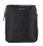 Laissez-vous convaincre par cette Calvin Klein sac à épaule bandoulière . Sportivement et chic, elle complète parfaitement votre tenue. Vous pouvez défigurer le bandoulière de sécurité individuellement et ainsi profiter d'une agréable sensation de port toute la journée. Dimensions : 16 x 20 x 5 cm
