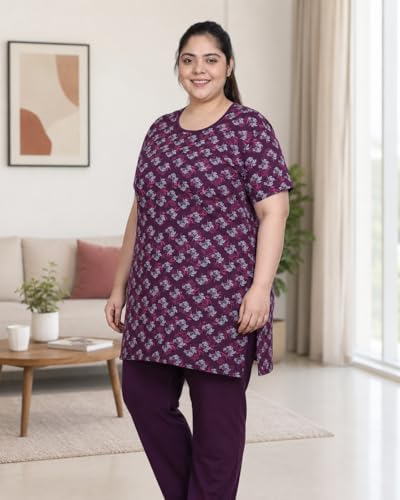 Image of In Love Women's All-Over Printed Cotton Plus Size Longline T-Shirt with Pockets