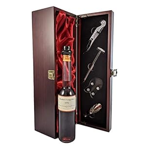 Grahams Vintage Port 1970 (Decanted Selection) 20cls in einer mit Seide ausgestatetten Geschenkbox. Da zu vier Wein…