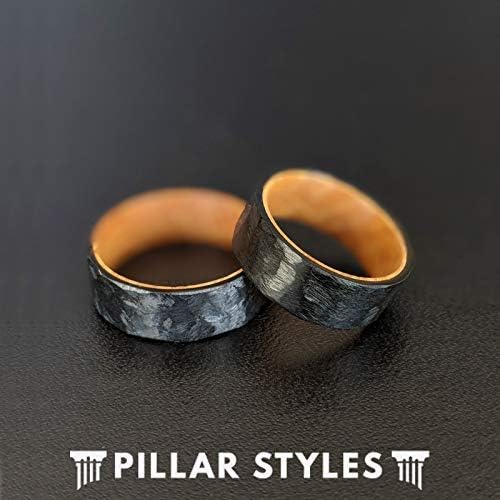 Vista 4 de Titanium Whiskey Barrel Rings for Men Hammered Wedding Band Black Wooden Ring 8mm Unique Whiskey Wood Mens Ring