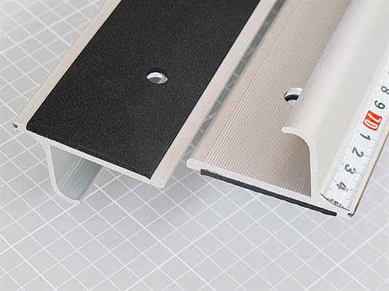 Règle de découpe PRO en alu de 55cm - à protection, antidérapante.