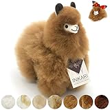 DÉJATE TENTAR POR LA SUAVIDAD ÚNICA de nuestras tiernas alpacas de peluche hechas a mano en Perú de lana 100% pura y natural de alpaca. Lana de comercio justo de fibras naturalmente hipoalergénicas y totalmente libre de químicos tóxicos.