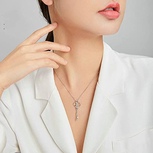 Accessoire collier en argent sterling clé de château à offrir pour un style unique