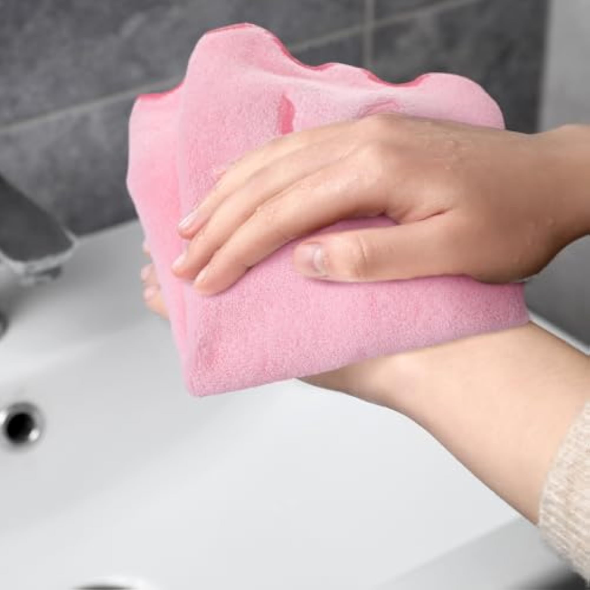 2Pcs Scalloped Pink Bow Fingertip Towels for Bathroom