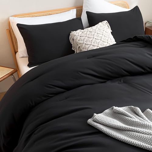 Image of ROSGONIA Oversized King Comforter 120x120, 3pcs Super King Comforter (1 Black Comforter & 2 Pillowcases) Lightweight Warm Bedding Set Blanket Quilt