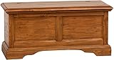 Cassapanca realizzata in legno massello di tiglio di dimensioni 100x38x48 cm. Robusta e resistente nel tempo grazie alla sapiente produzione artigianale Made in Italy, si propone come pratico e capiente contenitore multiuso ideale per arredare i vostri spazi con un tocco di intramontabile fascino Country