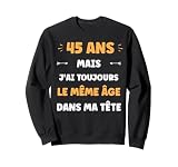 Meme âge Humour 45 ans Homme amour. Cadeau jeune de 45 ans Garçon Humour. Idéal pour Garçon de 45 ans. Cadeau 45 ans Garçon rigolo et amusant. Parfait une personne, ami, collègue ou frère qui assume son âge avec humour et autodérision.