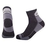 Calcetines de senderismo de lana: el paquete de 2 calcetines de lana de pantorrilla MERIWOOL está fabricado con 64% lana merino, 20% nailon, 10% poliéster y 6% tela de licra. Estos calcetines de senderismo son perfectos para largas caminatas, senderos cortos, camping o mochileros para atraer a todos los niveles de entusiastas del senderismo. Los calcetines de senderismo Meriwool cuentan con suelas acolchadas y ventilación en la parte superior de tus pies para una mejor transpirabilidad.