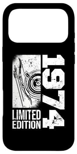 Archery, 1974 N܂̃A[`[ Be[Wo[Xf[AA[X|[cAA[`F[ X}zP[X iPhone 17 Pro Max p