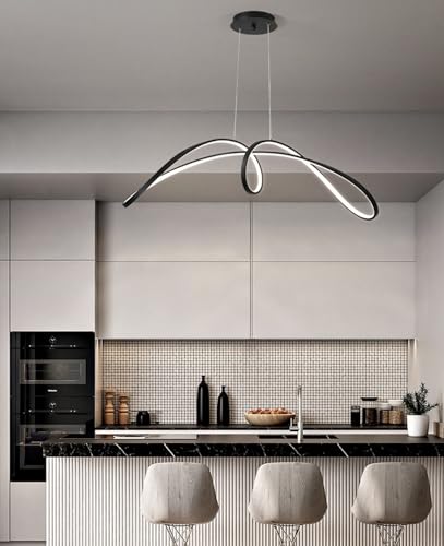 Plafonnier LED dimmable suspendu au-dessus de la table à manger de cuisine moderne