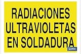 Señal de advertencia con texto Radiaciones ultravioletas en soldadura.