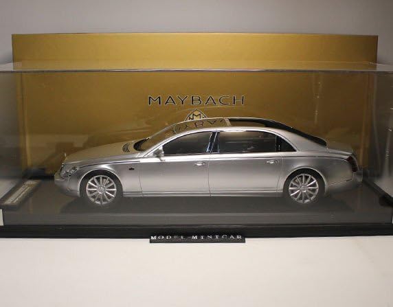 Amazon | △最後！Silver！世界限定99台！MotorHelix 1/18 Benz