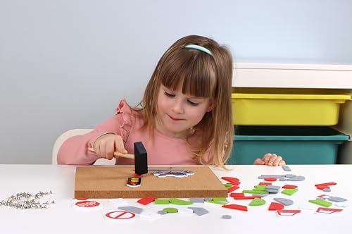 Lena Hammerspiel Fahrzeuge, Standard Holz Hammerspiel für Kinder mit 64 Teilen, Bunte Plättchen in verschiedenen Formen mit Hammer, NÄgeln & Korkplatte 28 x 19,5 cm, für Kinder ab 3 Jahren
