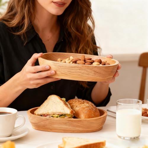Petit plateau en forme de bateau rustique et assiette de service pour repas