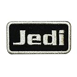 La taille est d'environ 7,6 cm de large et 3,8 cm de haut.