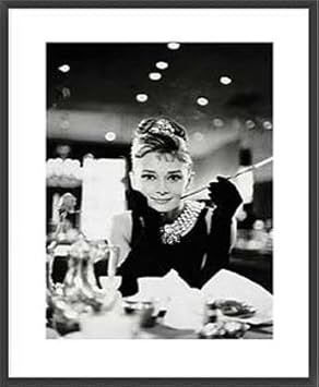 Amazon Co Jp ポスター オードリー ヘップバーン ティファニーで朝食を 額装品 ウッドベーシックフレーム ナチュラル ホーム キッチン