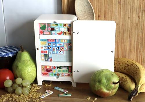 VILAC - Pack it Right Kühlschrank – Ingela P. Arrhenius – Kreativspiele – 1 Kühlschrank aus Holz + 21 magnetische Teile + 2 magnetische Holzablagen – Spiele aus Holz – ab 5 Jahren – 7640