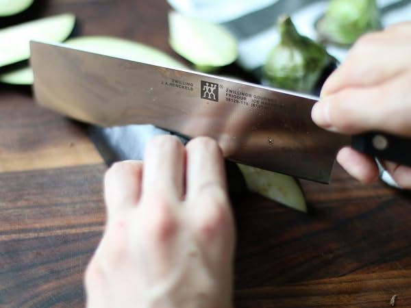ZWILLING Gourmet Nakiri Messer, 17 cm, Rostfreier Spezialstahl, Ergonomischer Kunststoff-Griff, Schwarz - Made in Germany – Ansicht 3