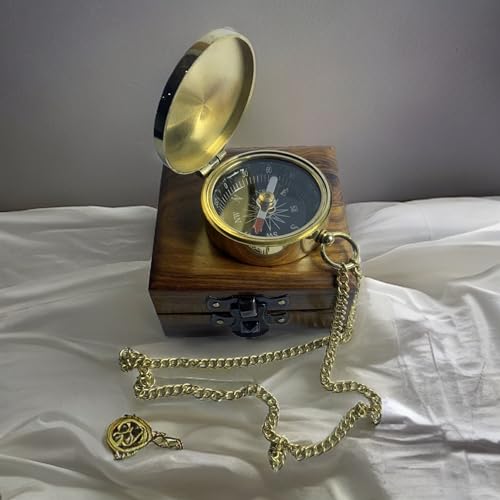 Brújula náutica vintage de latón con cadena y caja de madera miniatura 3