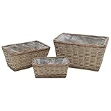 Die Lieferung umfasst 3 Pflanzgefäße aus echtem Rattan in verschiedenen Größen.