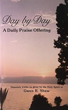 Paperback Day by Day: A Daily Praise Offering Book