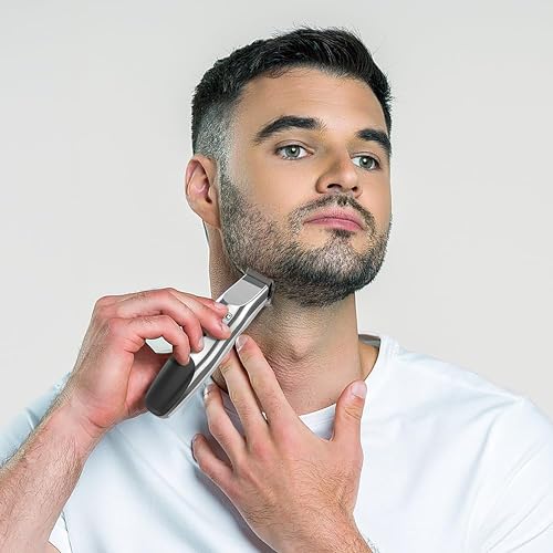 WAHL Groomsman Zestaw do Pielęgnacji z Bezprzewodowym Trymerem do: Brody i Wąsów i Pracy nad Detalami, z Dodatkowym Trymerem Personalnym na Baterię do usuwania na mokro i sucho włosów z nosa i uszu