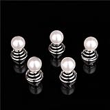 Curlies werden ins Haar eingedreht und bieten durch die Spiralform guten Halt, so dass sie nicht herausfallen.