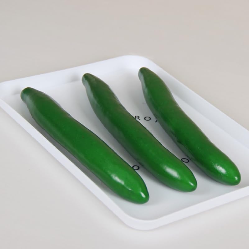 Pepino artificial realista de plástico con acabado texturizado verde 5