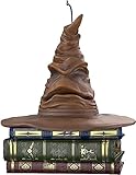 Sombrero de clasificación de Harry Potter: esta decoración para árbol de Navidad cuenta con el famoso sombrero de clasificación Hogwarts, que mueve y habla las las líneas de cada casa: Gryffindor, Slytherin, La Vinclaw y Hufflepuff, sonidos mágicos y decoraciones dinámicas del árbol de Navidad. Pulsa el botón en la decoración, puedes ver el sombrero de clasificación de Harry Potter hablando
