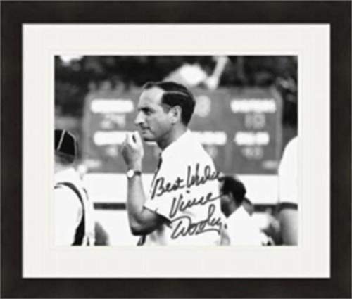 Autograph Warehouse 422172 Vince Dooley Autographed 8 x 10 in. Photo Georgia Bulldogs Head Coach No.28 Matted & Framed