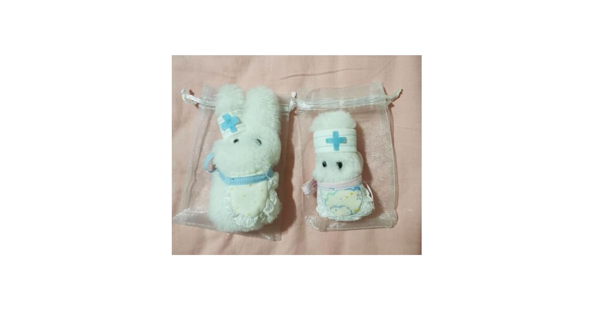 おにんぎょう村 うさナースぬいぐるみ2体＆スタイ2枚 Amazon.co.jp: おにんぎょう村 うさナースぬいぐるみ2体 スタイ2