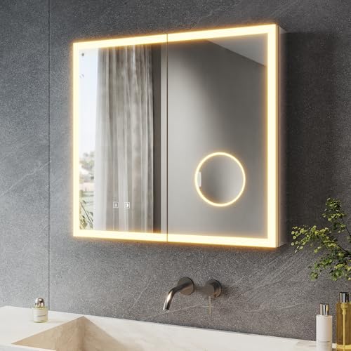 SONNI LED Spiegelschrank Bad mit 3-fache Vergrößerungsspiegel und Steckdose 65 x 60 cm, Aluminum Spiegelschrank mit Touch-Schalter, 3 Lichtfarben + Defogging, IP44 wasserciht