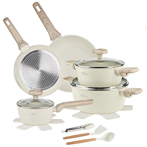 La Moustache - Batteria da Cucina in Alluminio con Antiaderente【14 Pezzi】Spatola, Mestolo, Pinze, Protezioni, 3 Pentole (Ø16/20/24cm), 3 Coperchi e 2 Padelle (Ø20/24cm) per Tutte le Cucine (Latte)