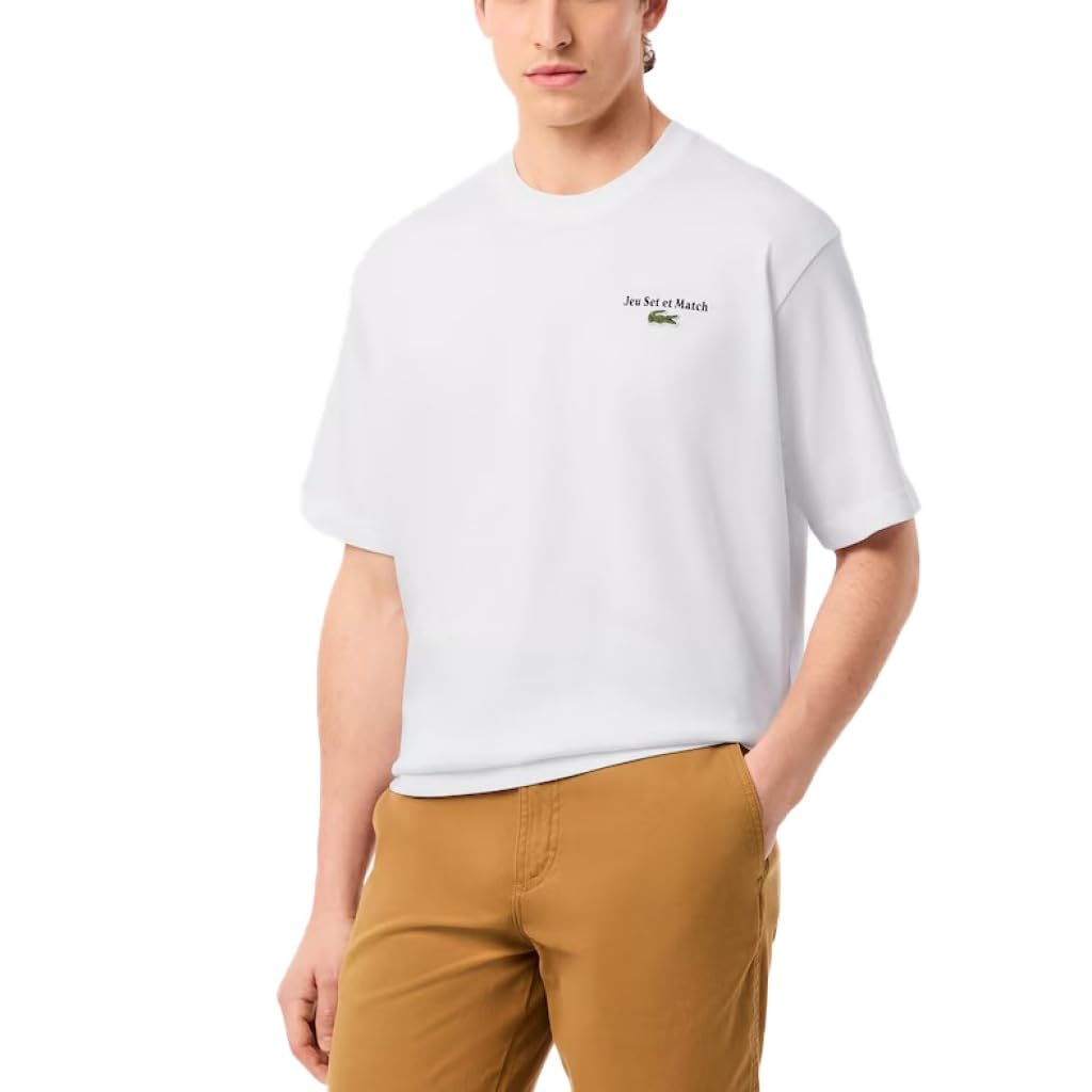 Lacoste Camiseta Blanca Jeu Set et Match, Algodón Orgánico, Corte Holgado, Manga Corta, Estampado Gráfico con Cocodrilo Bordado, Hombre