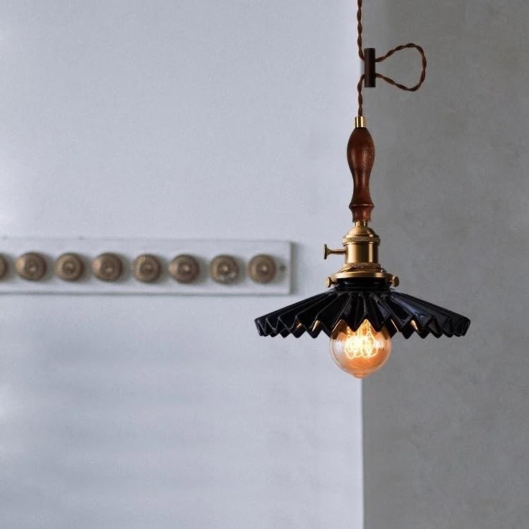 Lampe suspendue nordique moderne noire pour sublimer l'ambiance de la chambre