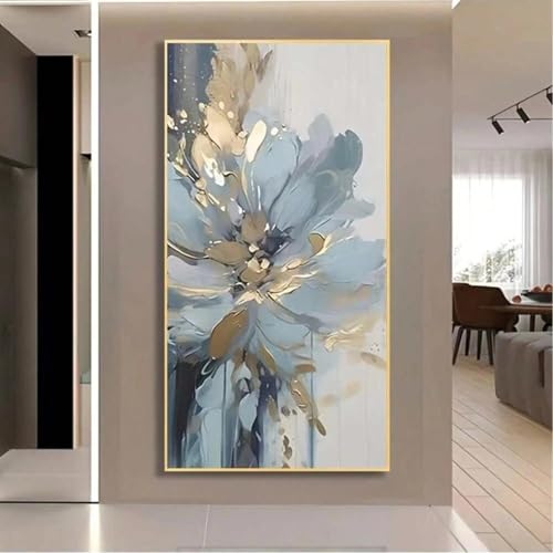 Toile florale avec cadre doré pour habiller un grand mur vide de salon