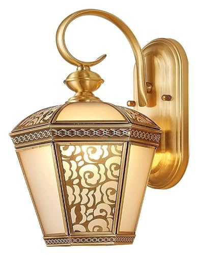 Applique murale en laiton pour illuminer vos soirées de jardin sur le patio