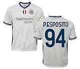 La Maglia presenta le seguenti Caratteristiche: -La presenza dell'OLOGRAMMA DI AUTENTICITA' (sul colletto della maglia: OFFICIAL PRODUCT-ORIGINAL) -La presenza del CARTELLINO DELLA SQUADRA CALCIO (fronte maglia: logo squadra; retro maglia: nome produttore) -L'ETICHETTA (fronte: logo squadra, retro: nome produttore, indicazioni lavaggio)