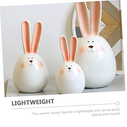 Lapin foins lit pour rompre la monotonie de la pièce